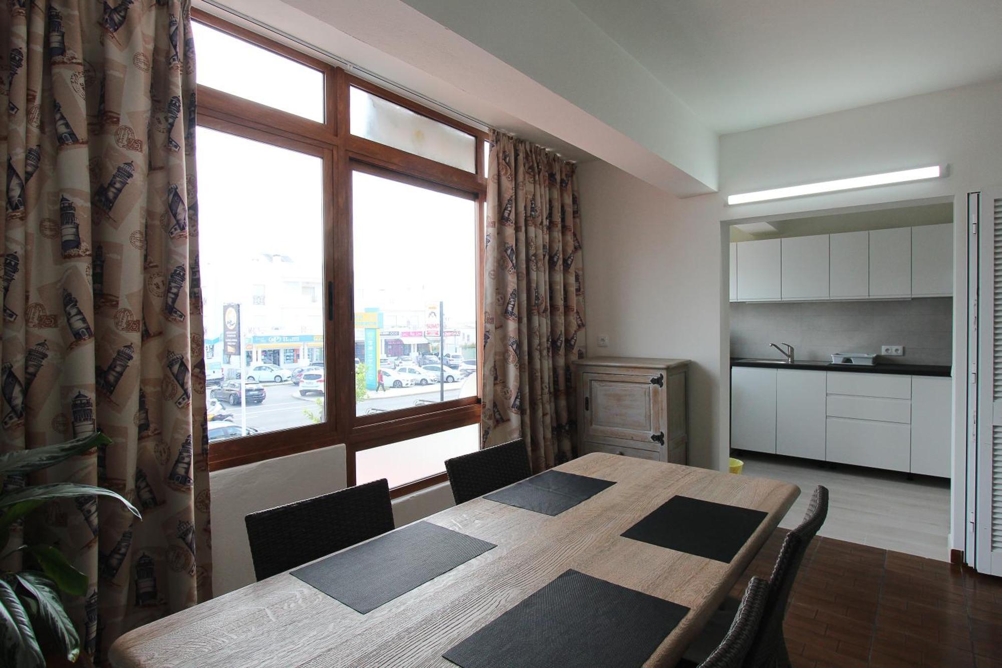 Z&a - Spacious Apartment, Close To The Strip Albufeira
